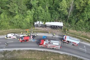 Gefahrgutunfall mit LKW forderte stundenlangen Großeinsatz